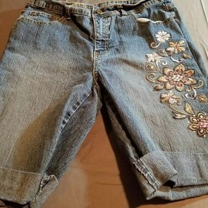 V.S.K Jeans Women's Bermuda/ Capris Jeans, size 12